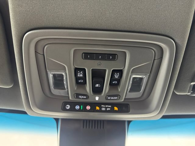 Used 2025 Chevrolet Silverado 1500 RST w/ Redline Edition AWD/4WD image 14
