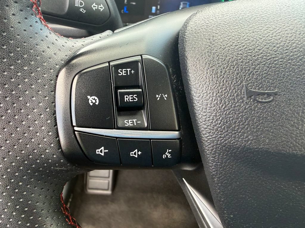 Certified 2025 Ford Escape ST-Line Select AWD/4WD image 23