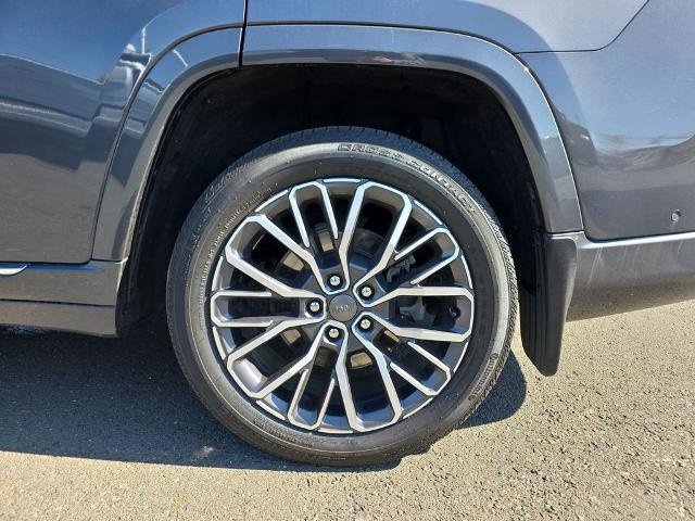 Used 2023 Jeep Grand Cherokee L Summit AWD/4WD image 13