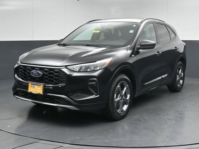 Certified 2024 Ford Escape ST-Line w/ Tech Pack #1 AWD/4WD image 3