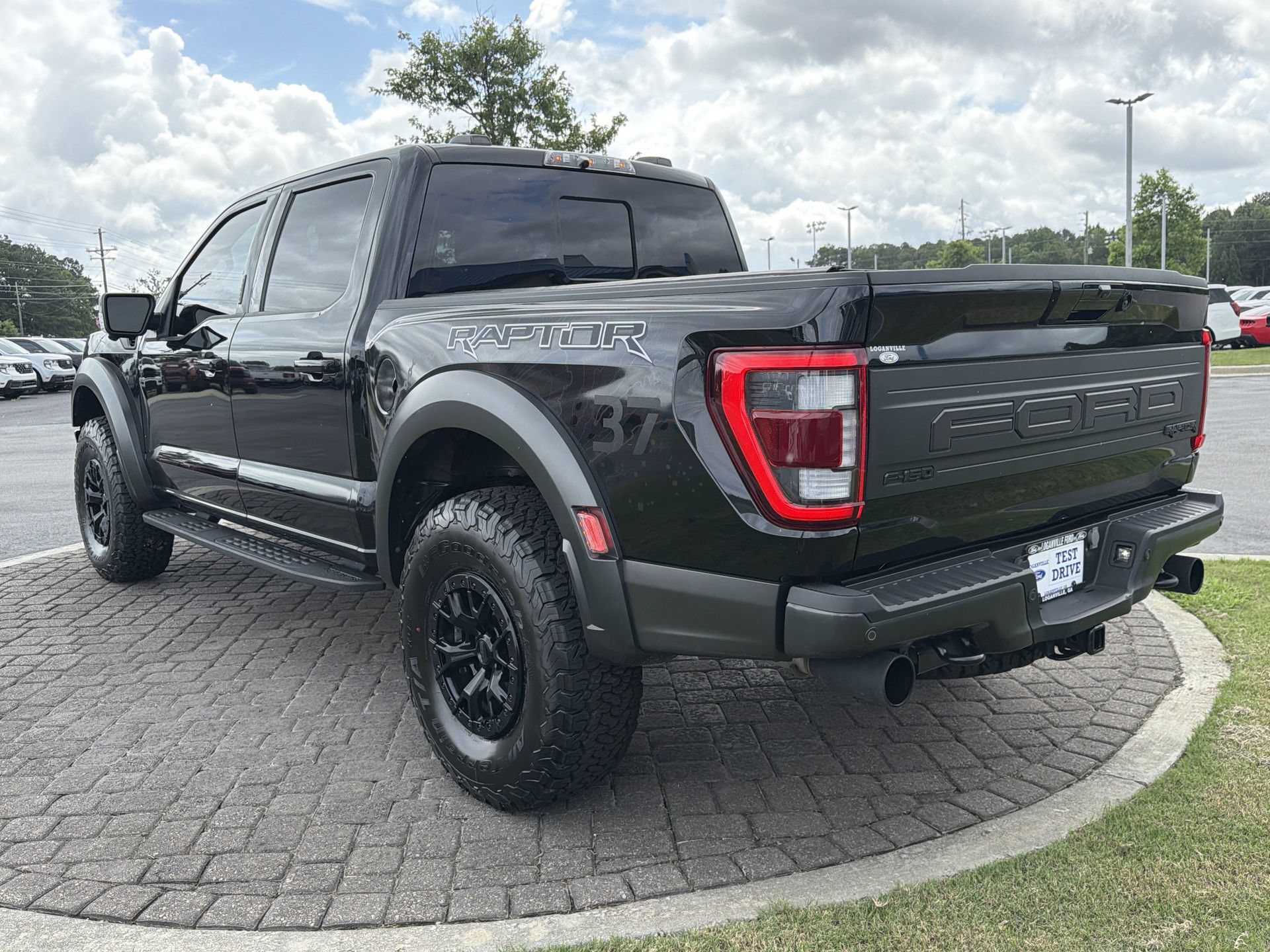 Certified 2023 Ford F150 Raptor w/ Raptor 37 Performance Package AWD/4WD image 31