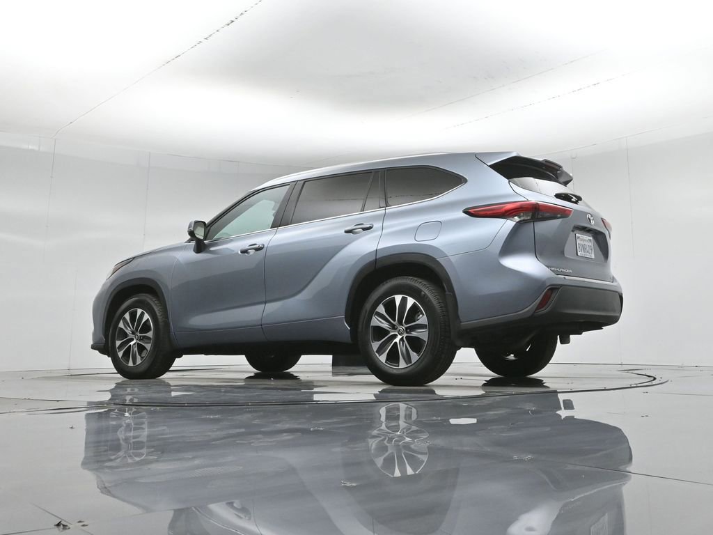 Used 2021 Toyota Highlander XLE image 19