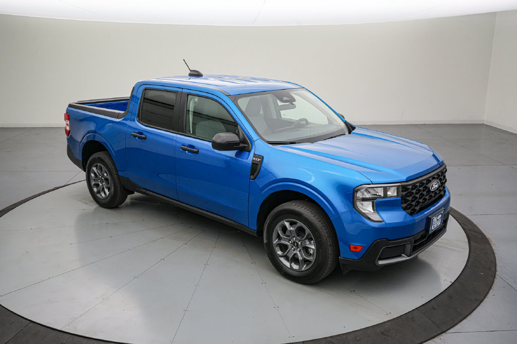 Certified 2025 Ford Maverick XLT w/ Equipment Group 302A AWD/4WD image 2