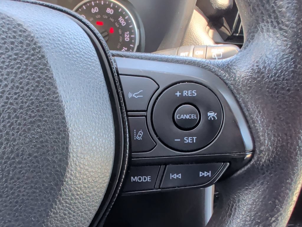 Used 2021 Toyota RAV4 XLE AWD/4WD image 26