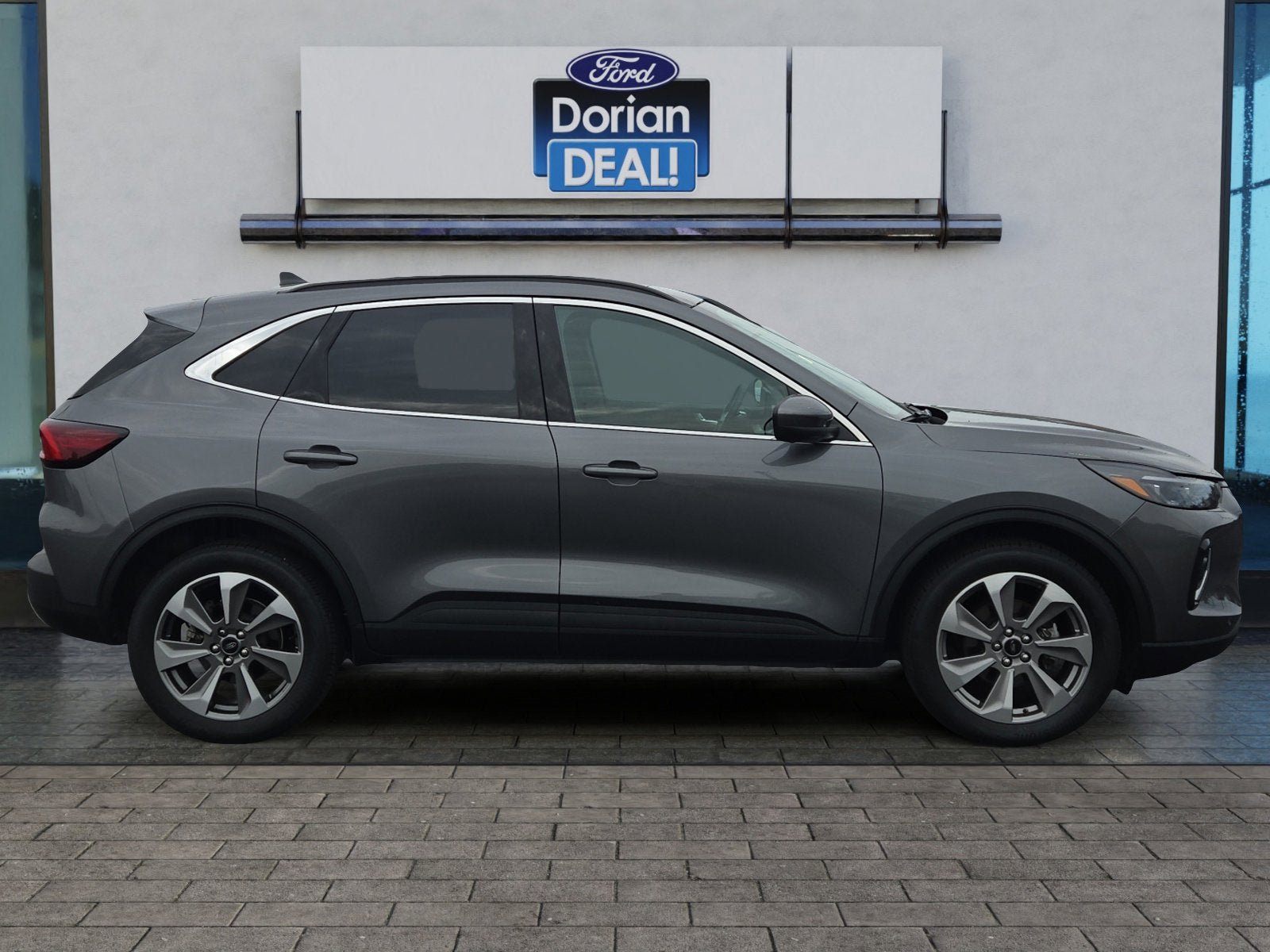 Certified 2023 Ford Escape Platinum AWD/4WD image 2