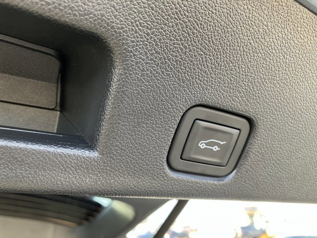 Used 2025 GMC Acadia Elevation image 16