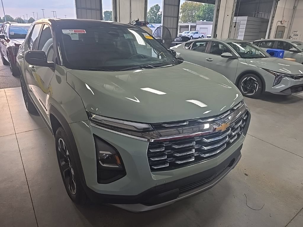 Used 2025 Chevrolet Equinox LT FWD image 1