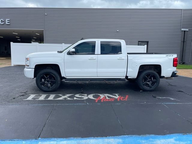 Used 2018 Chevrolet Silverado 1500 LT w/ Texas Edition AWD/4WD image 2