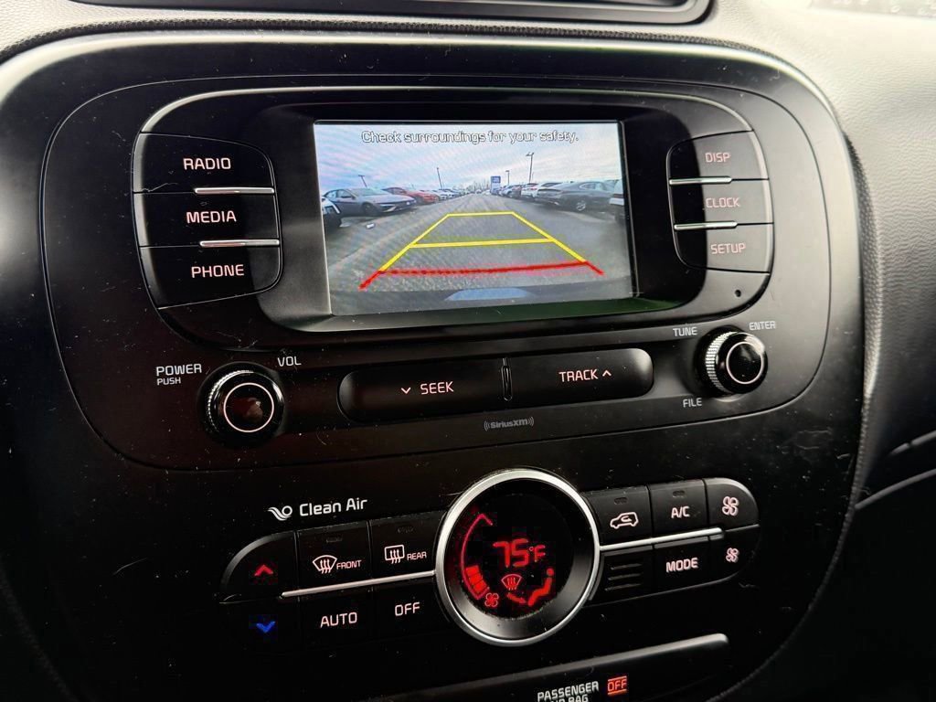 Used 2017 Kia Soul + image 5