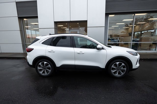 Certified 2025 Ford Escape Platinum w/ Premium Technology Package image 5