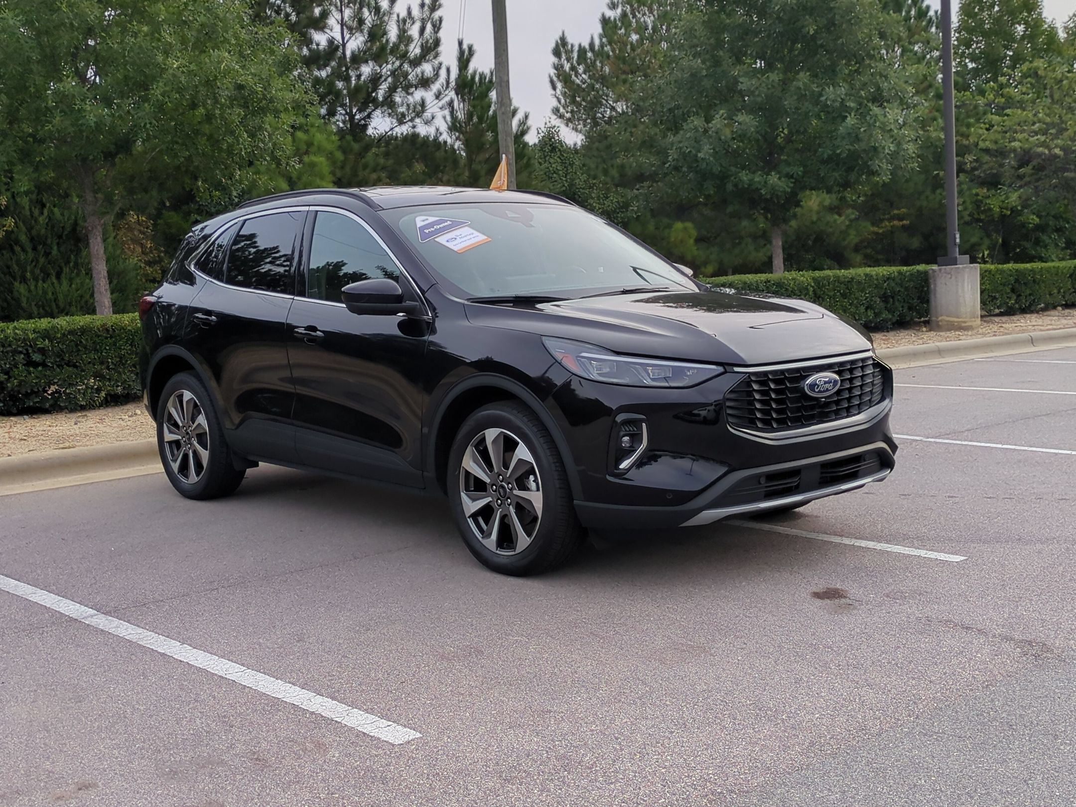 Certified 2023 Ford Escape Platinum AWD/4WD image 2