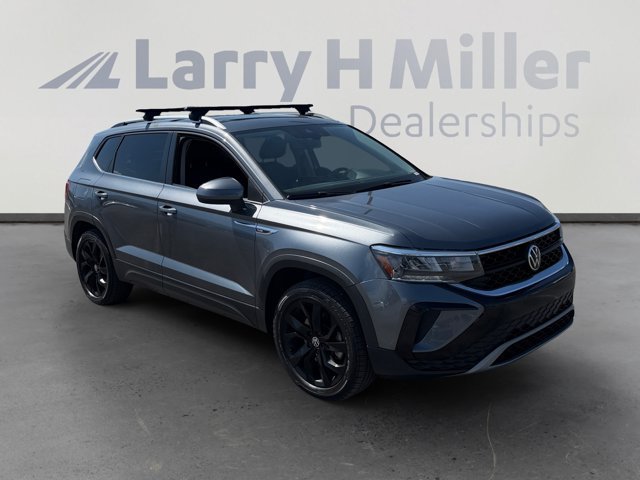 Used 2022 Volkswagen Taos SE w/ Panoramic Sunroof Package AWD/4WD image 7