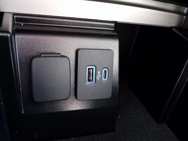 Certified 2022 Ford Explorer Platinum w/ Technology Package image 25