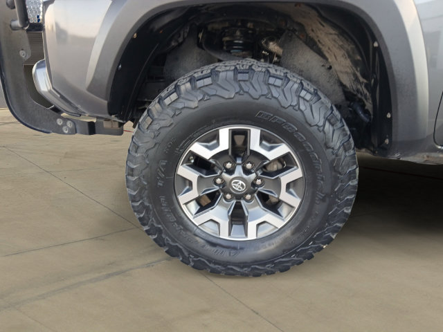 Used 2019 Toyota Tacoma TRD Off-Road w/ Technology Package AWD/4WD image 13