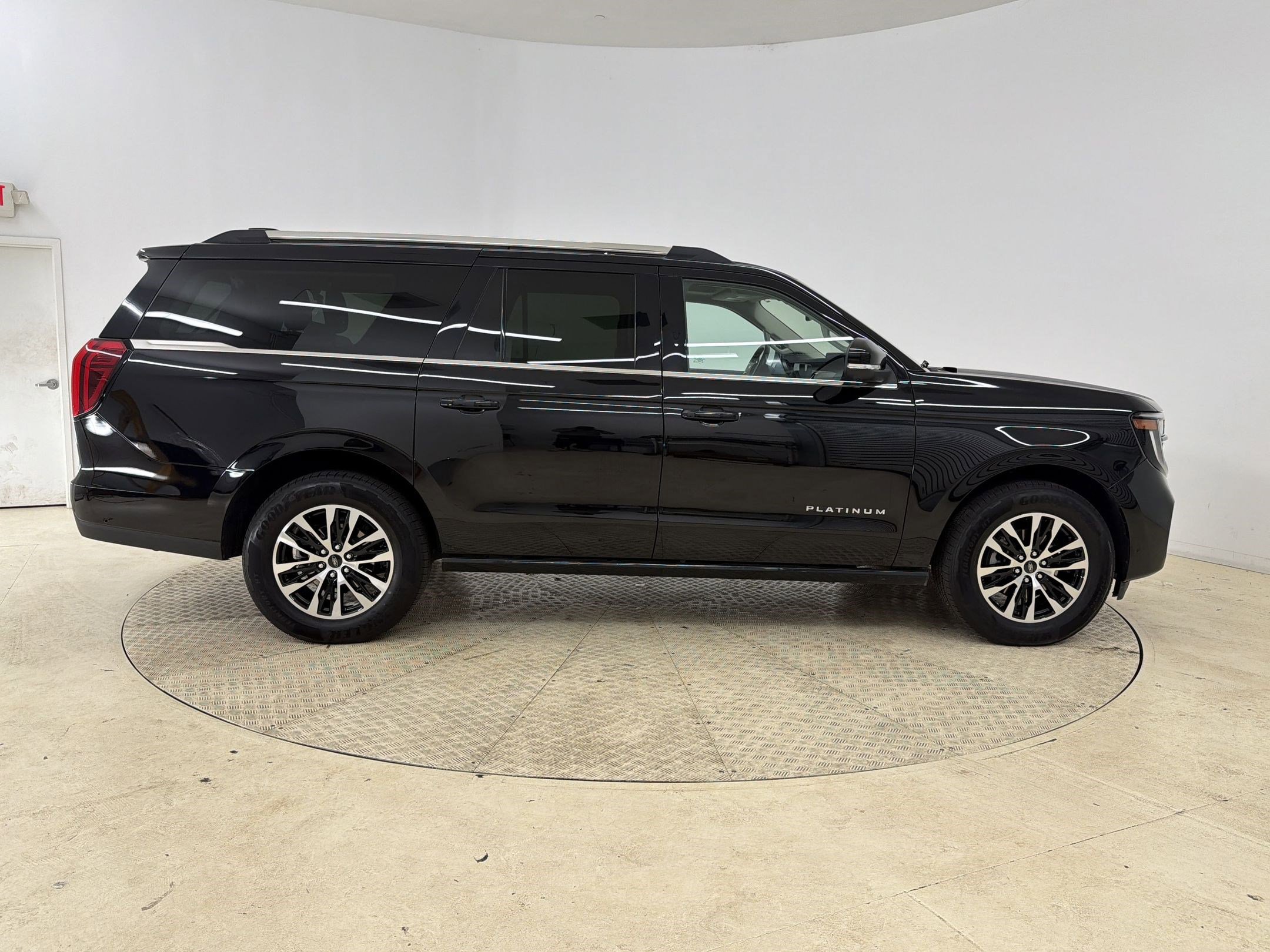 Certified 2025 Ford Expedition Max Platinum AWD/4WD image 8
