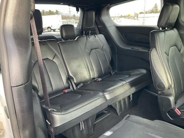 Used 2024 Chrysler Pacifica Touring-L w/ S Appearance Package image 32