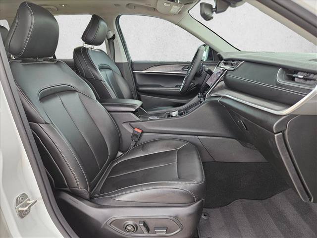 Used 2024 Jeep Grand Cherokee Limited AWD/4WD image 22