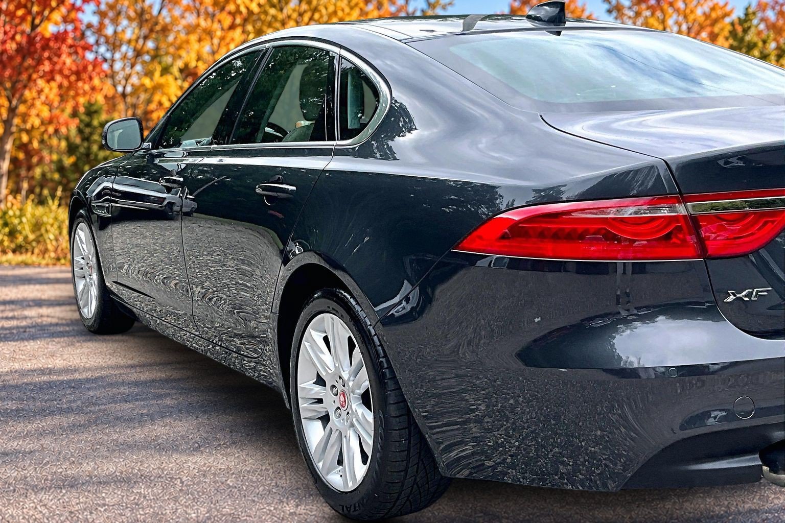 Used 2017 Jaguar XF Premium AWD/4WD image 14