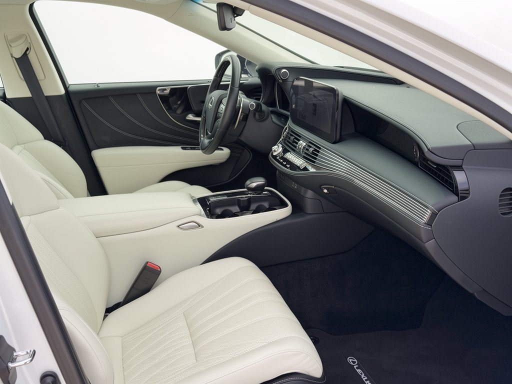 Used 2023 Lexus LS 500 w/ Interior Upgrade Package RWD image 30