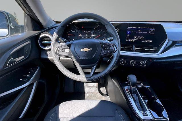 Used 2024 Chevrolet Trax LS w/ LS Convenience Package FWD image 5