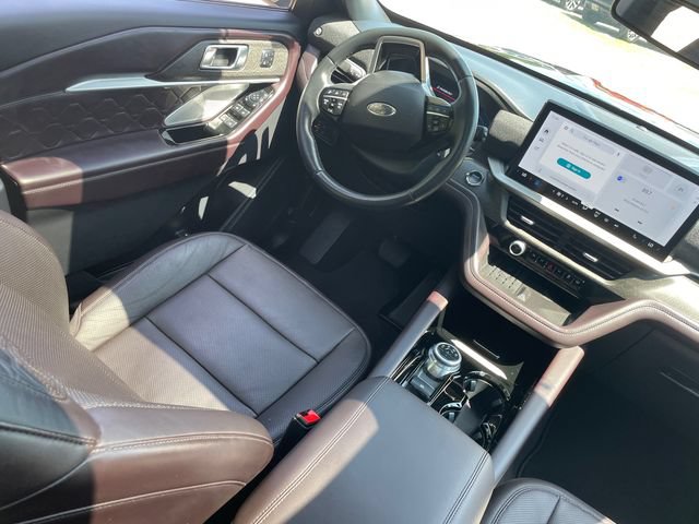 Certified 2025 Ford Explorer Platinum w/ Ultimate Package AWD/4WD image 27