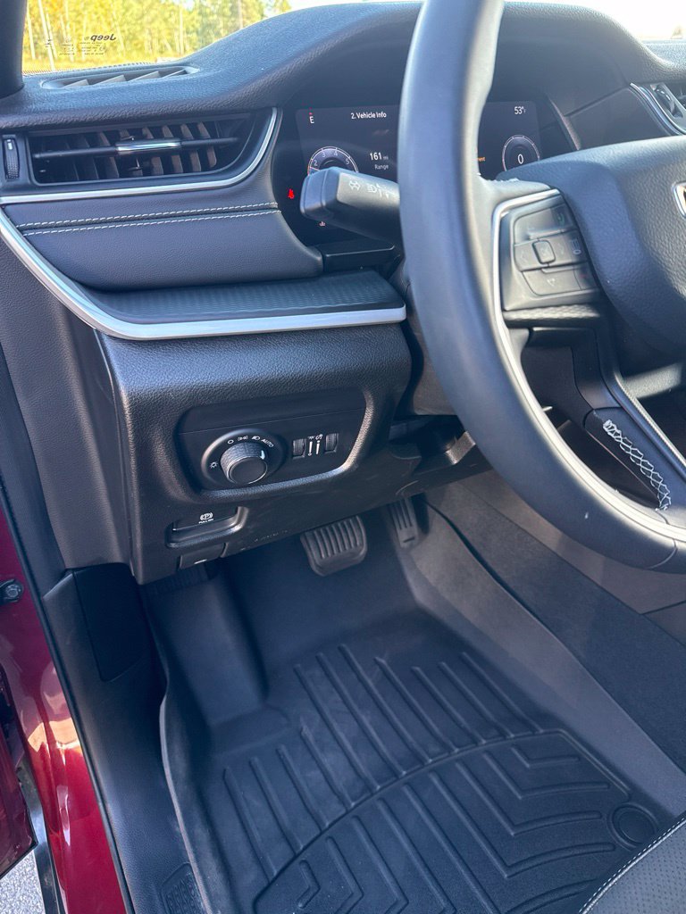 Used 2023 Jeep Grand Cherokee L Laredo AWD/4WD image 24
