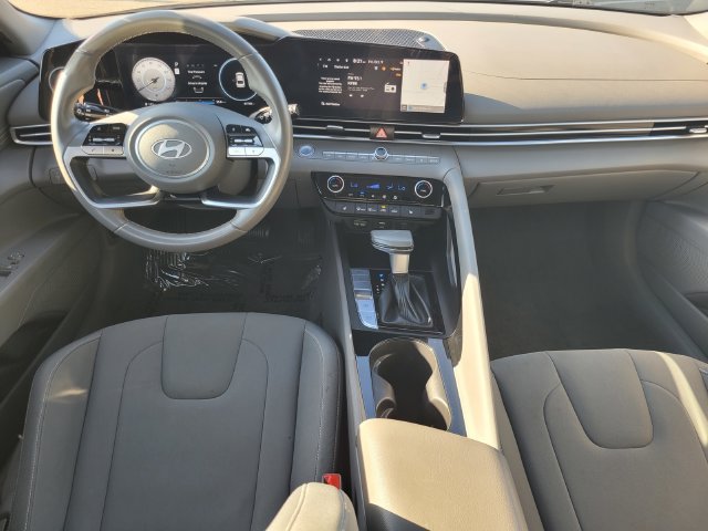 Used 2025 Hyundai Elantra SEL FWD image 16