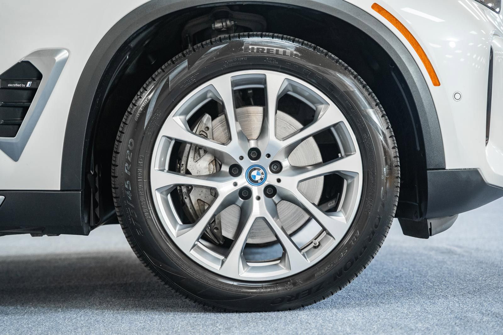 Used 2024 BMW X5 xDrive50e image 14