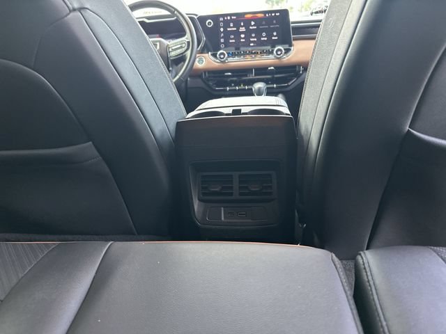 Used 2024 GMC Canyon AT4 w/ AT4 Premium Package AWD/4WD image 24