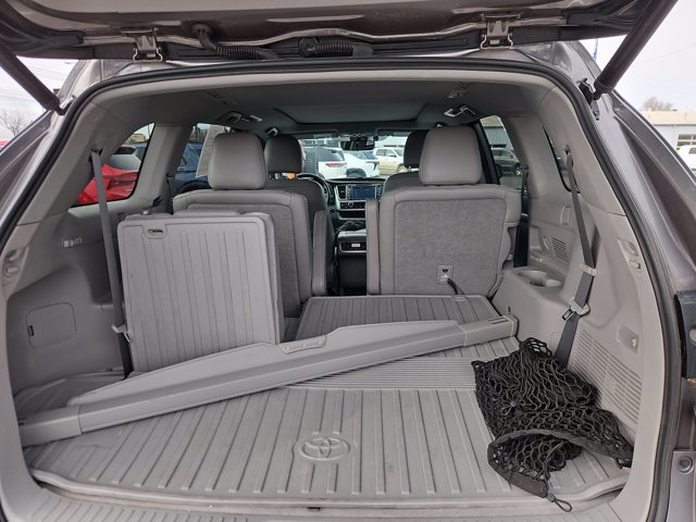 Used 2018 Toyota Highlander Limited Platinum image 10