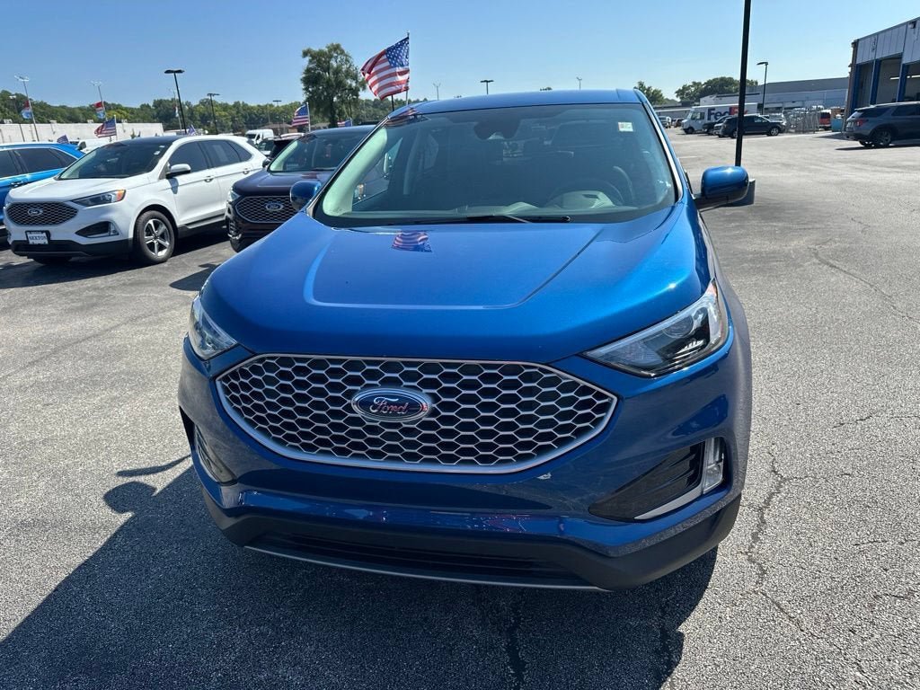 Certified 2024 Ford Edge SEL w/ Convenience Package AWD/4WD image 2