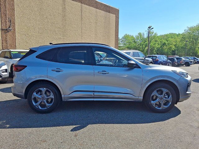 Certified 2023 Ford Escape ST-Line AWD/4WD image 6
