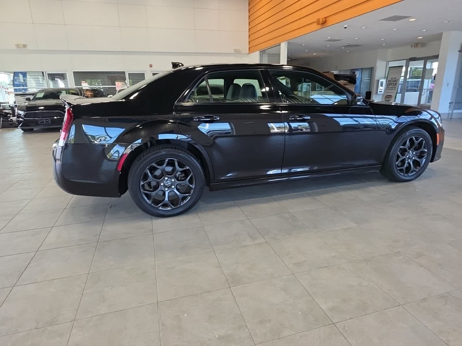 Used 2019 Chrysler 300 S w/ 300S Premium Group 2 AWD/4WD image 8