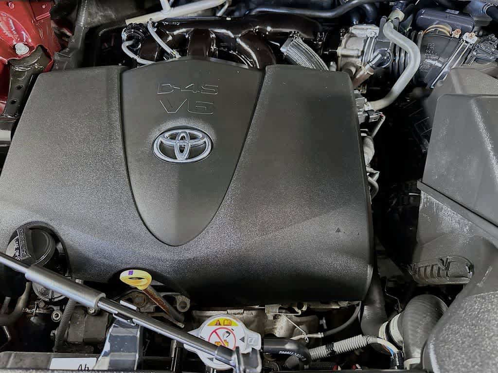 Used 2018 Toyota Highlander LE w/ Carpet Mat Package (TMS) AWD/4WD image 9