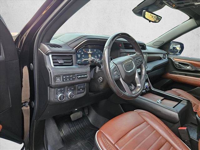 Used 2023 GMC Yukon Denali Ultimate w/ LPO, Floor Liner Package AWD/4WD image 9