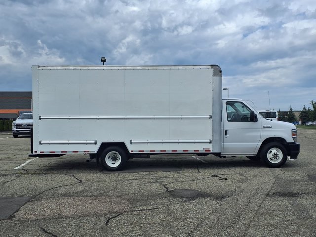 Certified 2022 Ford E-350 and Econoline 350 Super Duty RWD image 30