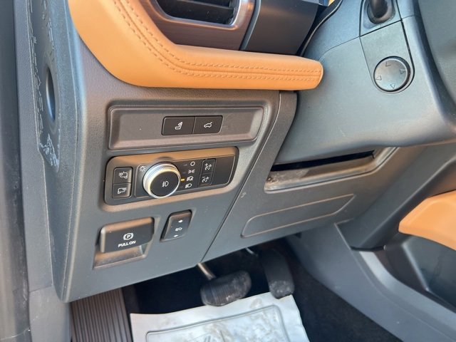 Certified 2022 Ford Expedition Platinum image 11