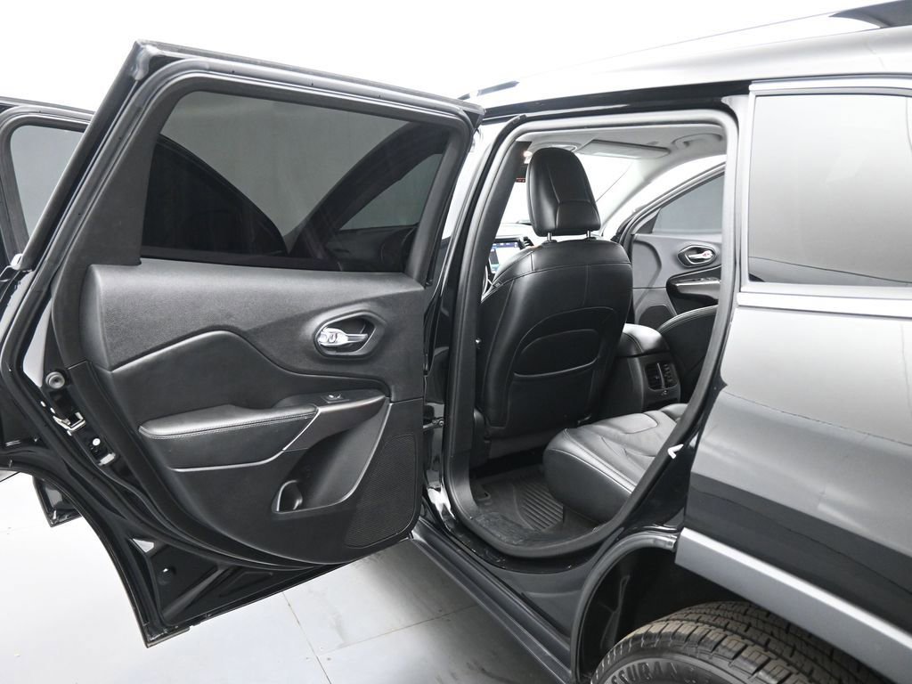 Used 2019 Jeep Cherokee Limited w/ Technology Group image 47