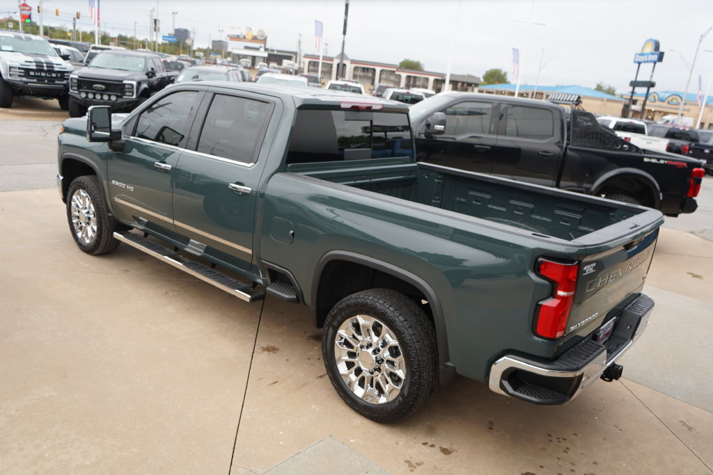 Used 2026 Chevrolet Silverado 2500 LTZ w/ LTZ Premium Package AWD/4WD image 17