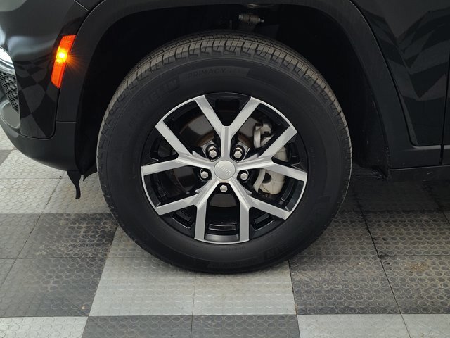 Used 2023 Jeep Grand Cherokee Limited AWD/4WD image 14