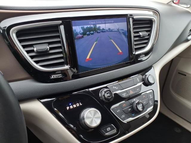 Used 2017 Chrysler Pacifica Touring-L Plus FWD image 25