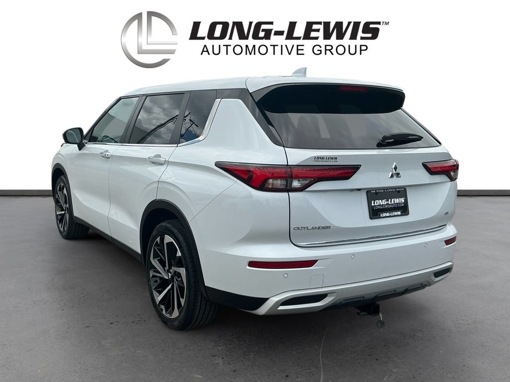 Used 2023 Mitsubishi Outlander SE FWD image 4