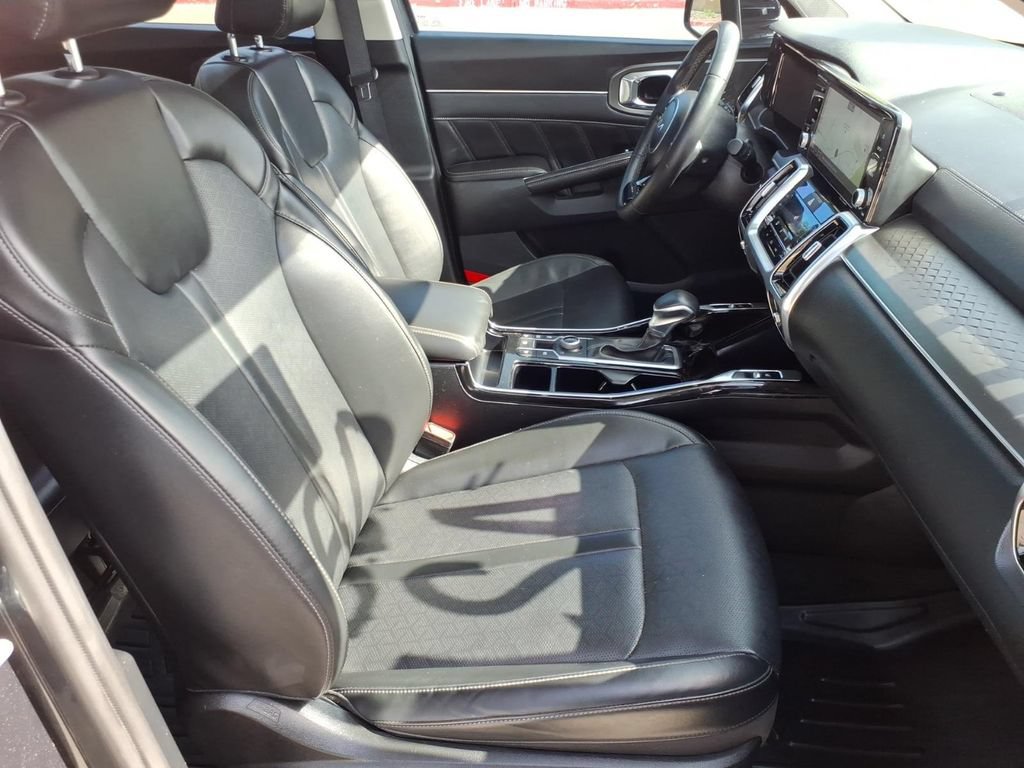 Used 2023 Kia Sorento SX AWD/4WD image 3