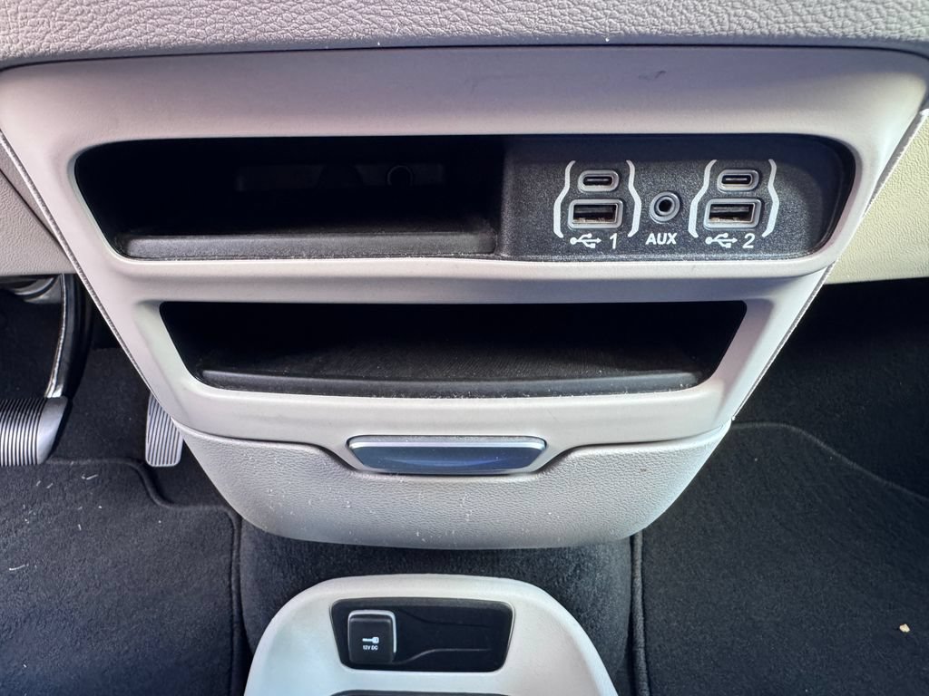 Used 2023 Chrysler Pacifica Touring-L FWD image 24