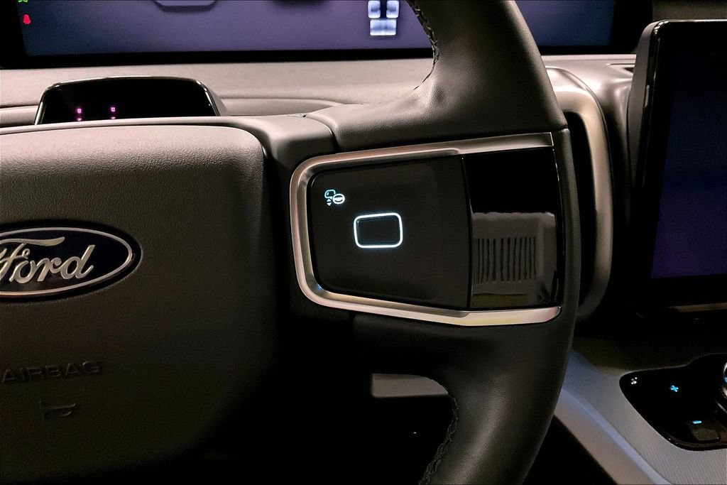 Certified 2025 Ford Expedition Active AWD/4WD image 18