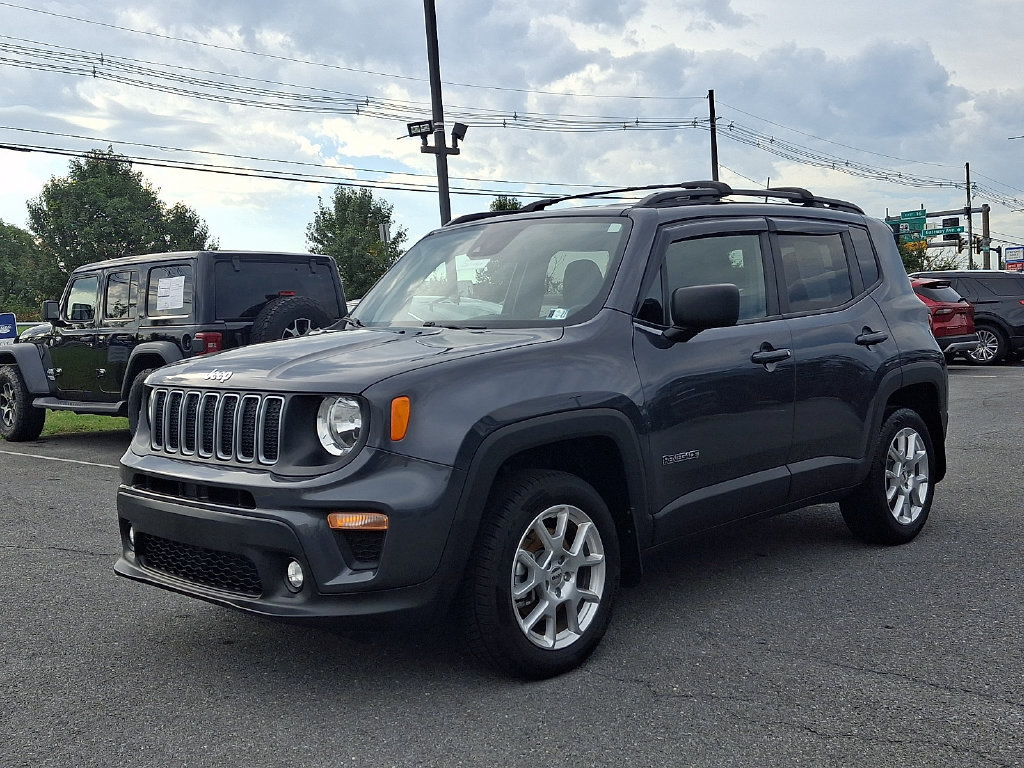 Used 2023 Jeep Renegade Latitude w/ Premium Group AWD/4WD image 3