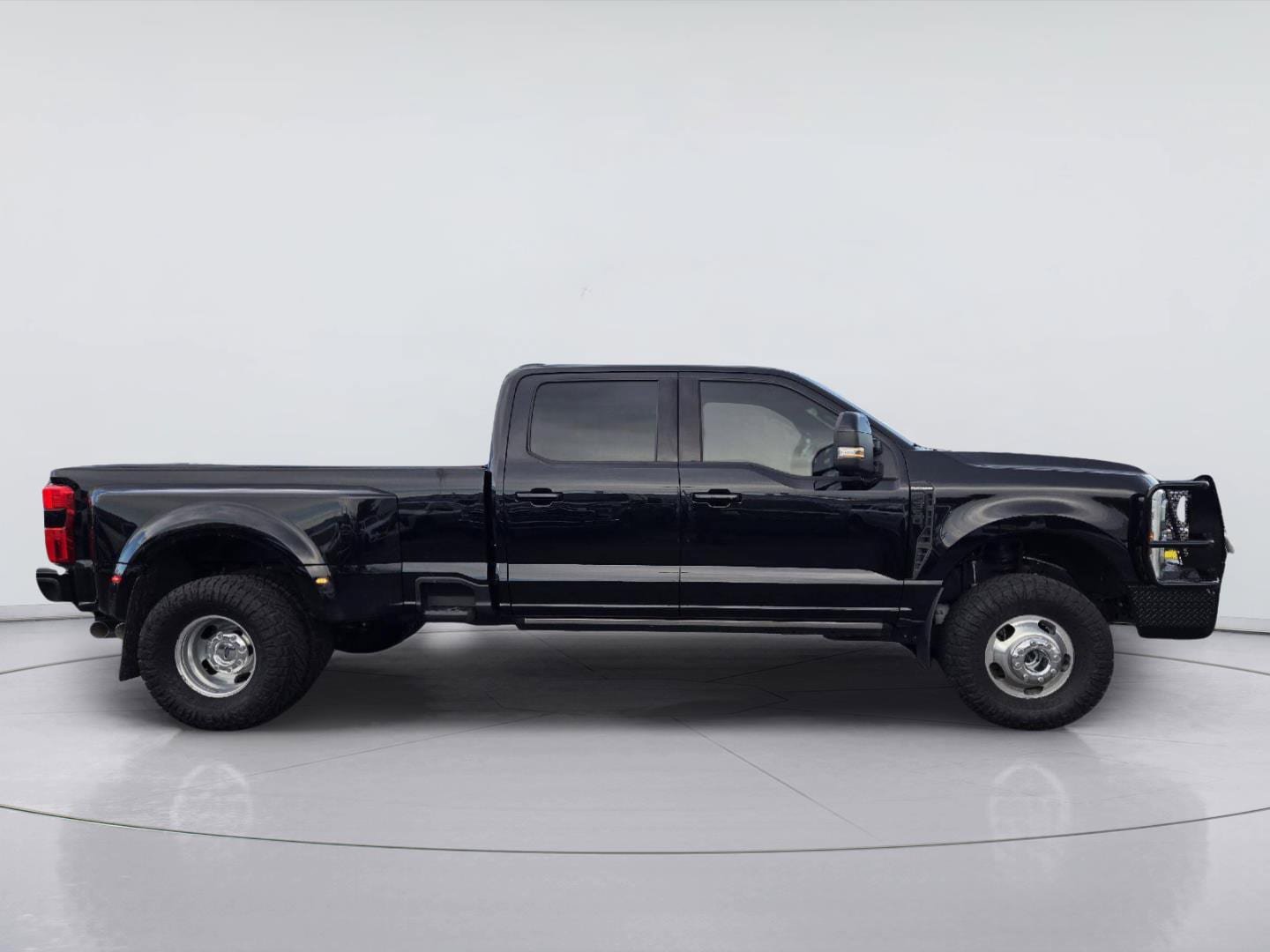 Certified 2025 Ford F350 Platinum AWD/4WD image 4