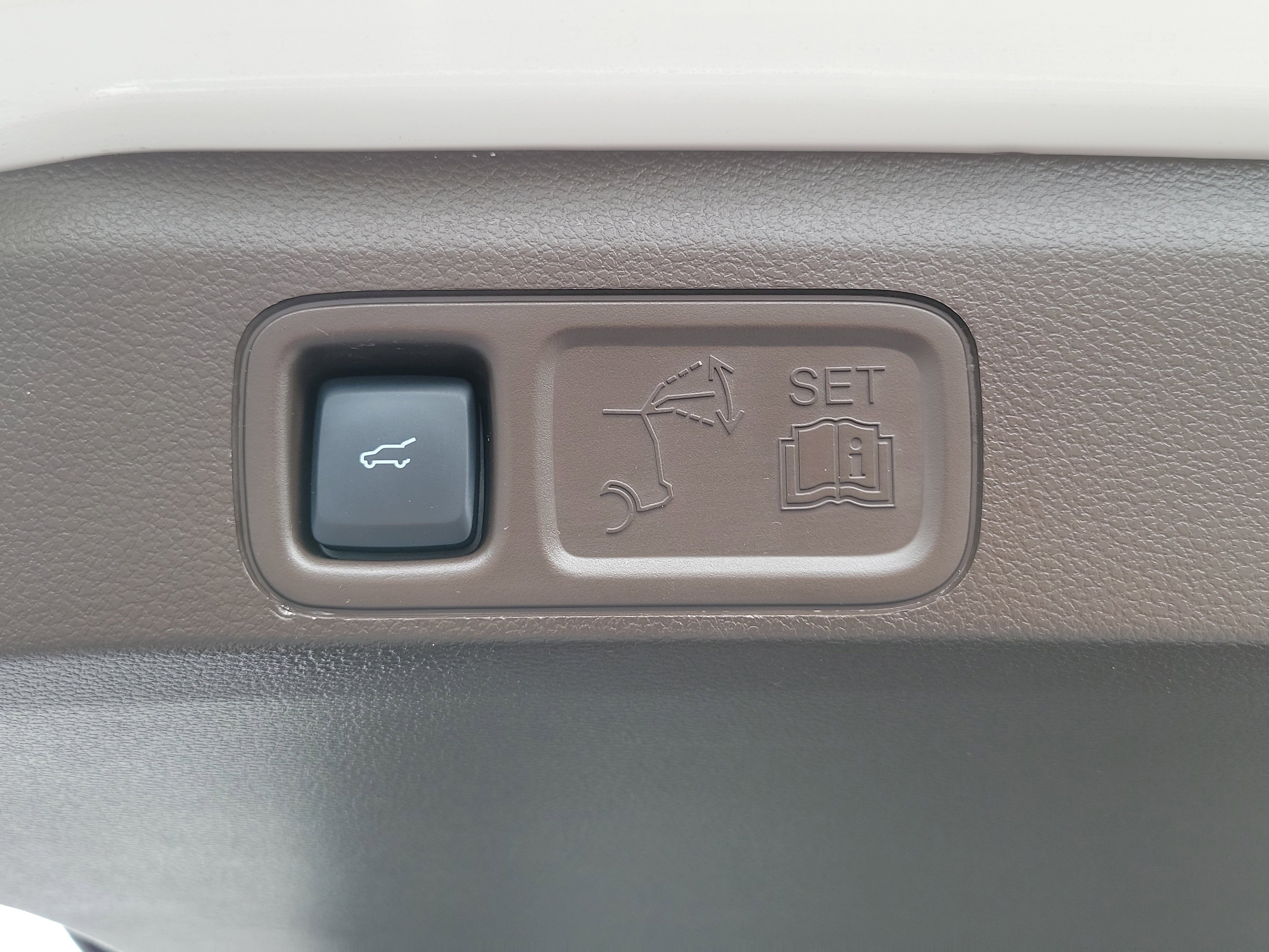 Certified 2024 Ford Expedition King Ranch RWD image 11