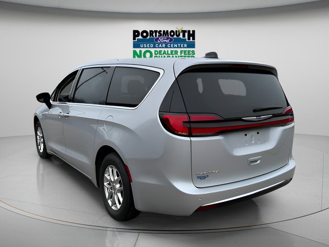 Used 2024 Chrysler Pacifica Touring-L FWD image 26