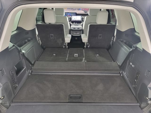 Certified 2025 Ford Expedition Platinum AWD/4WD image 16